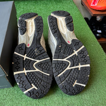 Load image into Gallery viewer, New Balance Protection Pack 2002Rs Size 9
