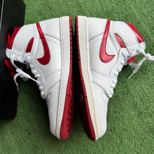 Load image into Gallery viewer, Jordan Metallic Red 1s Size 11
