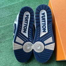 Load image into Gallery viewer, Louis Vuitton Skates Size 10 UK

