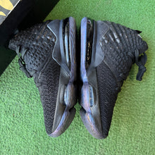 Load image into Gallery viewer, Nike LeBron Global Currency 17s Size 9
