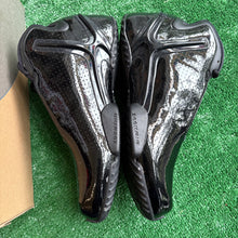 Load image into Gallery viewer, Nike Hyperflights Size 12
