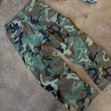 Load image into Gallery viewer, Vintage Camo Pants Size 34 x 32

