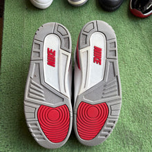 Load image into Gallery viewer, Jordan Fire Red 3s Size 11
