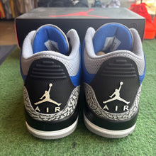 Load image into Gallery viewer, Jordan Varsity Royal 3s Size 8
