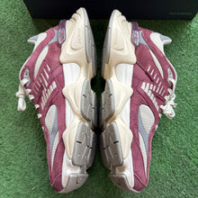 Load image into Gallery viewer, New Balance 9060s Size 10.5
