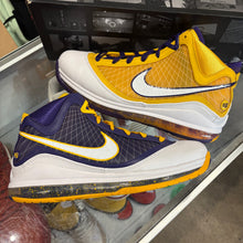 Load image into Gallery viewer, Nike LeBron Media Day 7s Size 10
