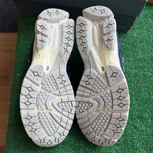 Load image into Gallery viewer, New Balance 2002Rs Size 12
