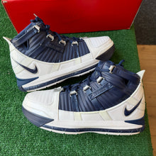 Load image into Gallery viewer, Nike LeBron Midnight Navy 3s Size 9
