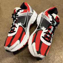 Load image into Gallery viewer, Nike Bright Crimson Vomero 5s Size 12
