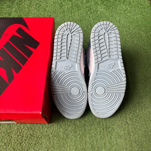 Load image into Gallery viewer, Jordan Denim 1s Size 8W/6.5M
