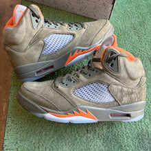 Load image into Gallery viewer, Jordan Olive 5s Size 9
