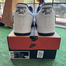 Load image into Gallery viewer, Nike Concrete Boy Air Force 1s Size 8
