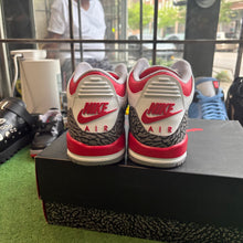 Load image into Gallery viewer, Jordan Fire Red 3s Size 7Y
