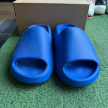 Load image into Gallery viewer, Adidas Yeezy Azure Slides Size 6

