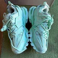 Load image into Gallery viewer, Balenciaga Tracks Size 43
