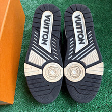 Load image into Gallery viewer, Louis Vuitton Trainers Size 7.5UK
