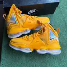 Load image into Gallery viewer, Nike LeBron Hard Hat 19s Size 9
