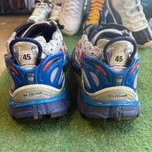 Load image into Gallery viewer, Balenciaga Runners Size 45
