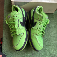 Load image into Gallery viewer, Nike SB Powerpuff Gifls Buttercup Low Dunks Size 10
