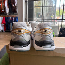 Load image into Gallery viewer, Asics Cream Pure Silver GT 2160s Size 13
