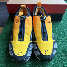 Load image into Gallery viewer, Nike Canyon Gold Air Max Sunders Size 12W/10.5M
