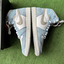 Load image into Gallery viewer, Jordan Hyper Royal 1 Size 10.5
