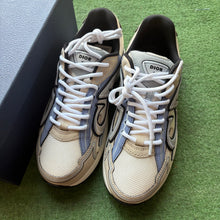 Load image into Gallery viewer, Dior B30s Size 41
