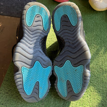 Load image into Gallery viewer, Jordan Gamma 11s Size 9
