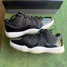 Load image into Gallery viewer, Jordan Space Jam Low 11s Size 9
