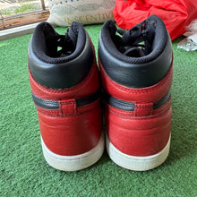 Load image into Gallery viewer, Jordan Banned 1s Size 10.5
