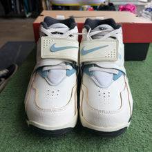 Load image into Gallery viewer, Nike Air Diamond Turfs Size 10.5
