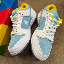 Load image into Gallery viewer, Nike SB FTC Low Dunks Size 8
