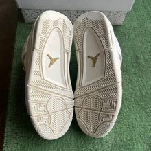 Load image into Gallery viewer, Jordan Metallic Gold 4s Size 7.5W/6M
