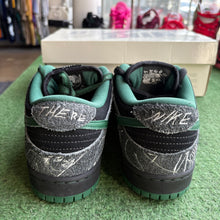 Load image into Gallery viewer, Nike SB There Skateboards Low Dunks Size 8.5
