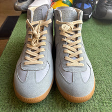 Load image into Gallery viewer, Maison Margiela High Gats Size 42
