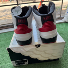 Load image into Gallery viewer, Jordan OG Chicago 2s Size 13
