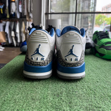Load image into Gallery viewer, Jordan Wizard 3s Size 9
