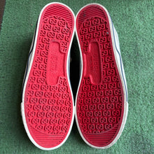 Load image into Gallery viewer, Gucci Tennis Low Tops Size 40
