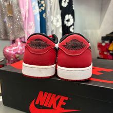 Load image into Gallery viewer, Jordan Black Toe Low 1s Size 13
