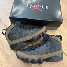 Load image into Gallery viewer, Jordan Olive 9s Size 9
