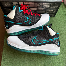 Load image into Gallery viewer, Nike LeBron Red Carpet 7s Size 11
