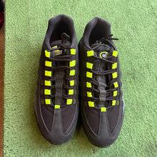 Load image into Gallery viewer, Nike Air Max 95s Size 9
