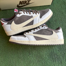 Load image into Gallery viewer, Jordan Travis Scott Reverse Mocha Low 1s Size 11
