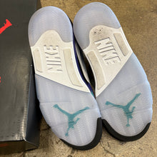 Load image into Gallery viewer, Jordan Grape 5s Size 9
