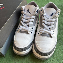 Load image into Gallery viewer, Jordan Midnight Navy 3s Size 7Y
