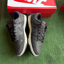 Load image into Gallery viewer, Nike Black Off Noir Low Dunks Size 9
