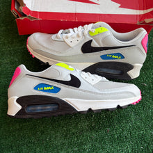 Load image into Gallery viewer, Nike Air Max 90s Size 9.5

