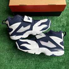 Load image into Gallery viewer, Nike Cowboys Air Diamond Turfs Size 12
