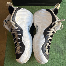 Load image into Gallery viewer, Nike White Black University Red Foamposites Pros Size 13
