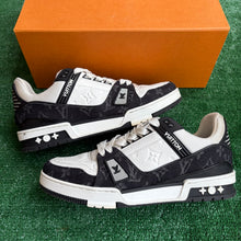Load image into Gallery viewer, Louis Vuitton Trainers Size 7.5UK
